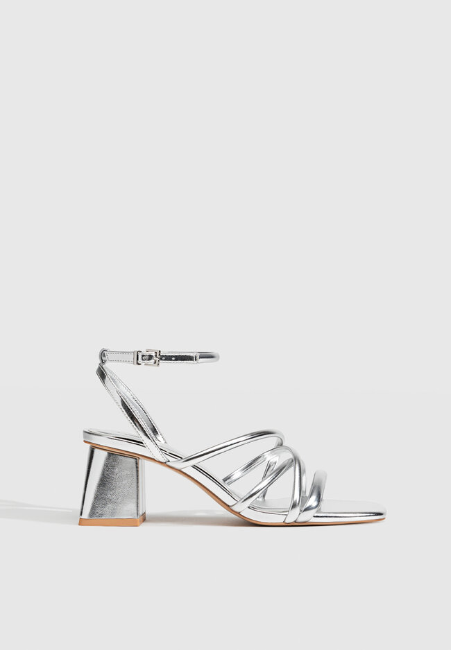 

Stradivarius Riemchensandalen mit Absatz SILBER 37