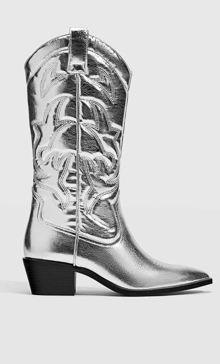 Metallic-Stiefel im Cowboylook