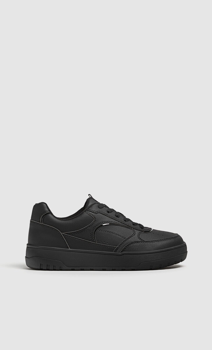 Svarta sneakers