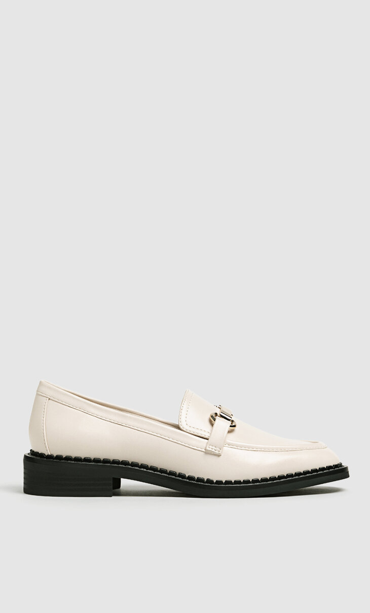 Witte loafer met wreefband