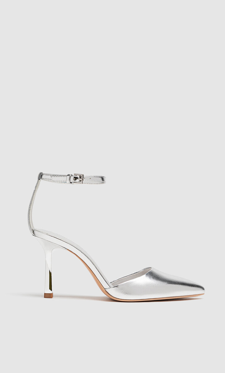 stradivarius sandals 2025