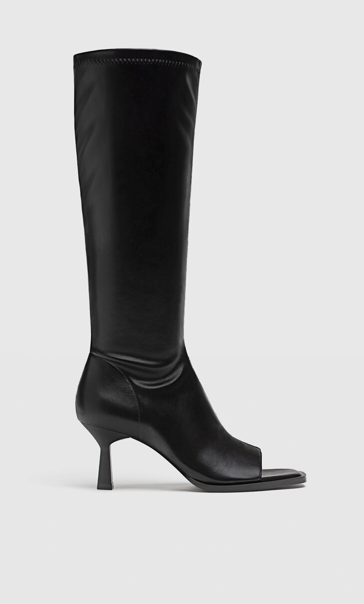 XL boots with toecap detail