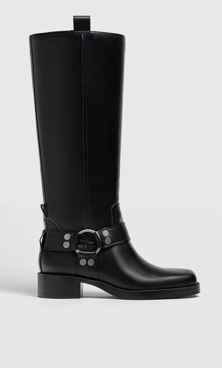 Flat black boots Women's fashion Stradivarius Indonesia