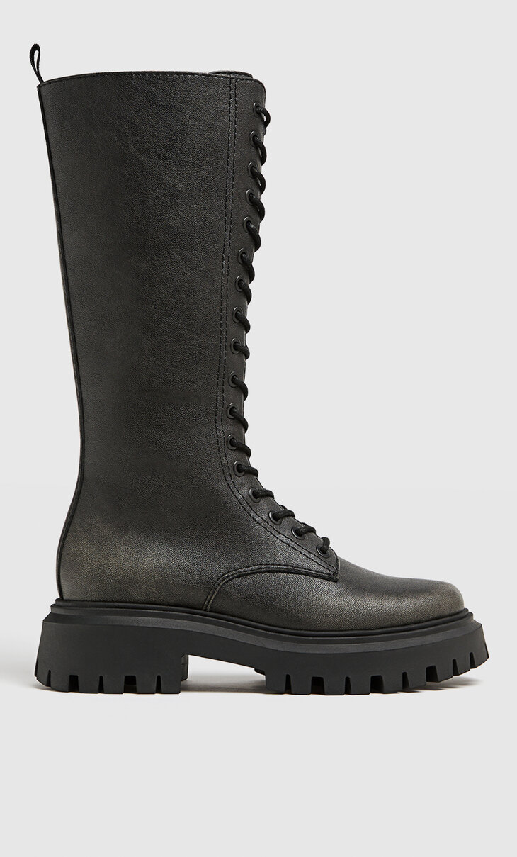 Flat lace-up track sole boots