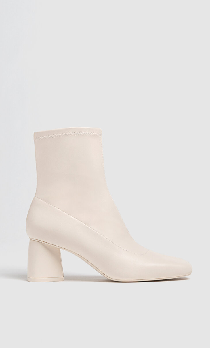 Mid-heel boots in stretchy fabric