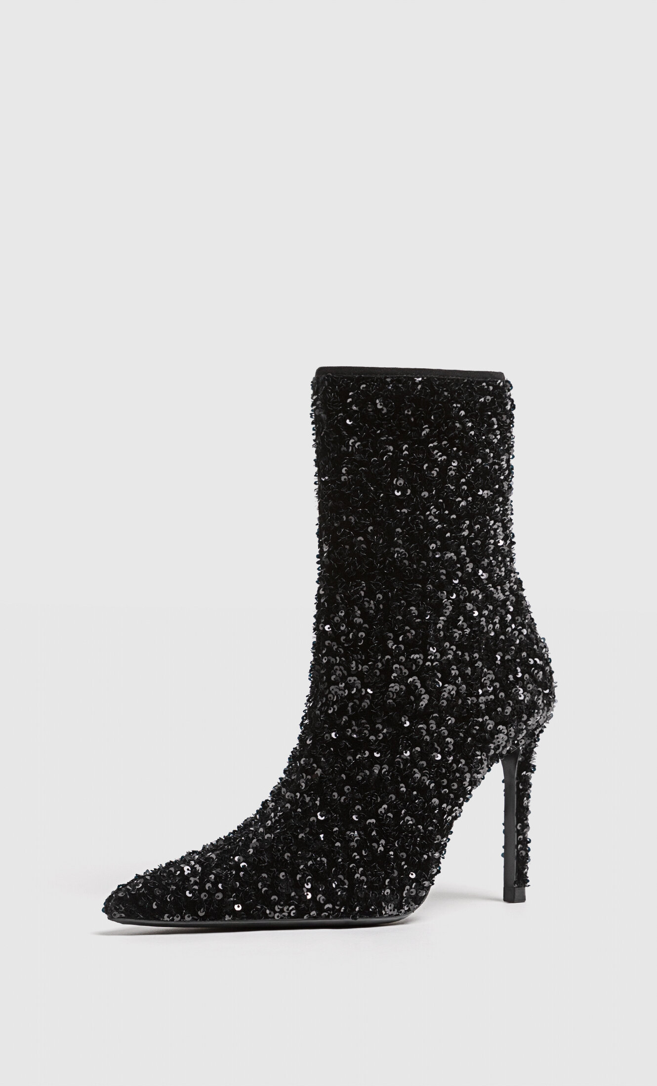 Botin negro top tacon fino