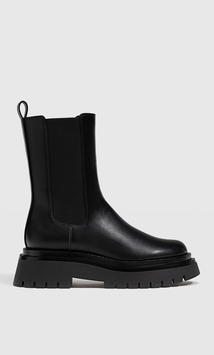 Flat Chelsea ankle boots