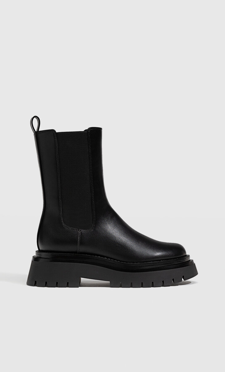 Flat Chelsea ankle boots