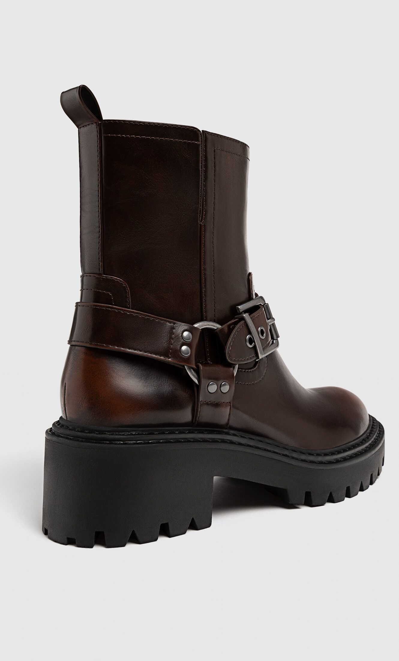 Stradivarius Botas planas biker desgastadas hebillas Paseo