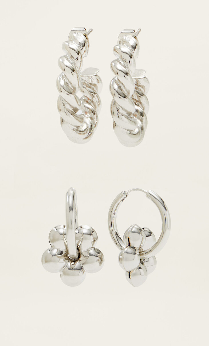 Set of 2 hoop and flower earrings