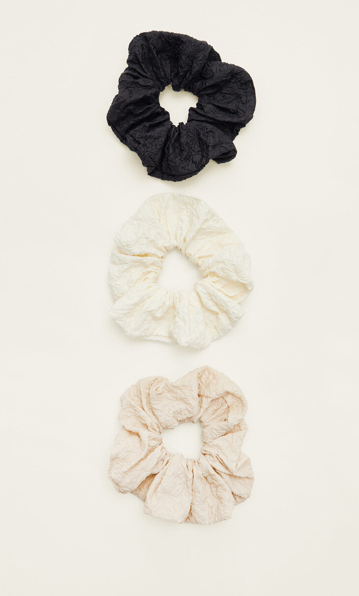 Set of 3 textured scrunchies