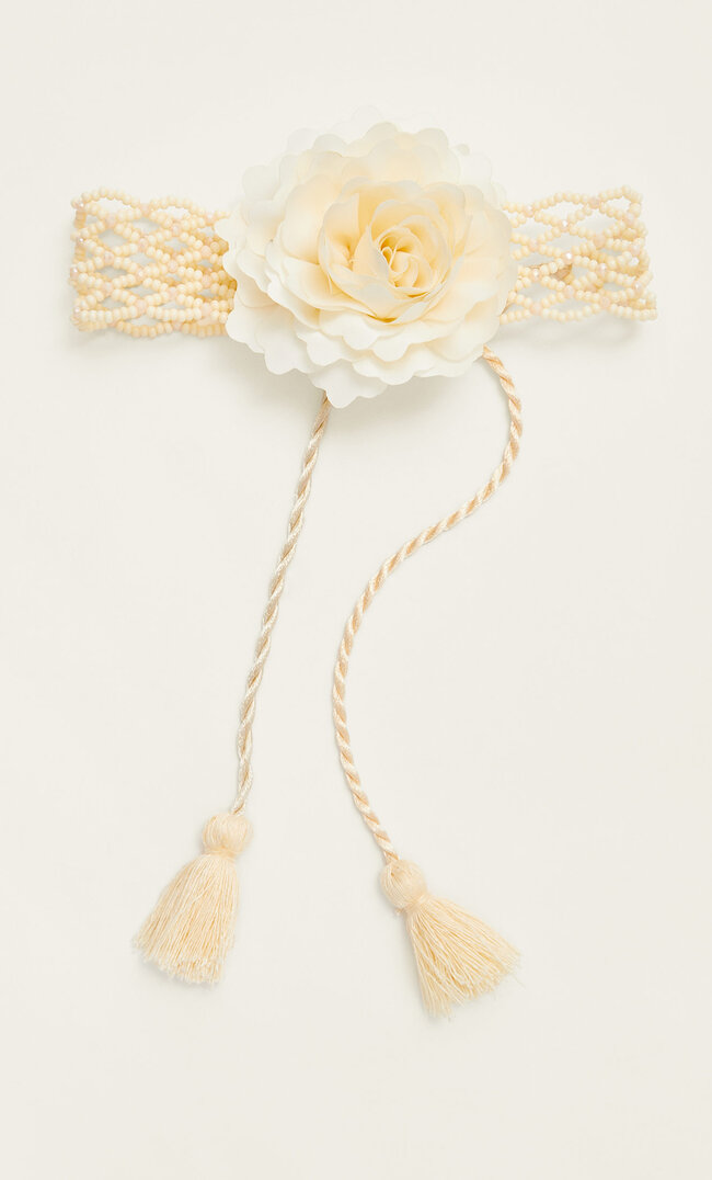 

Stradivarius Choker Mit Blume Und Perlen Ecru M