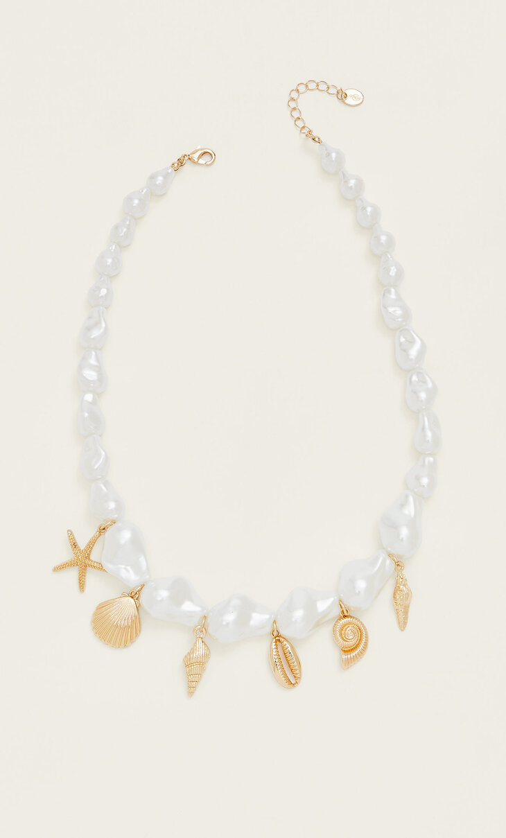Dirbtinių perlų vėrinys su jūros motyvų pakabukais
