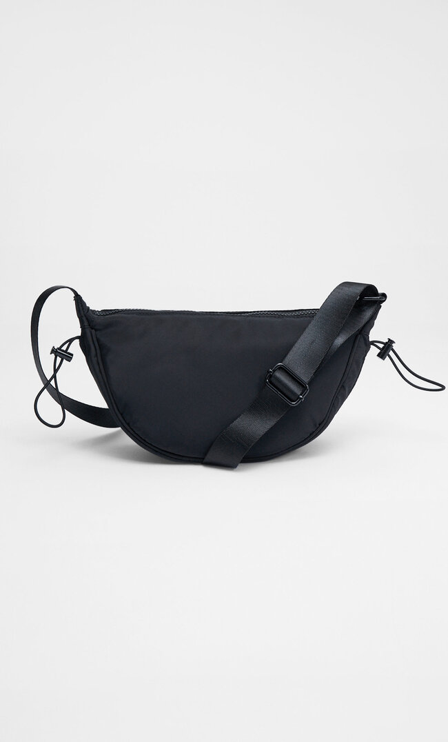 

Stradivarius Sportliche Stoff-Umhängetasche Schwarz M