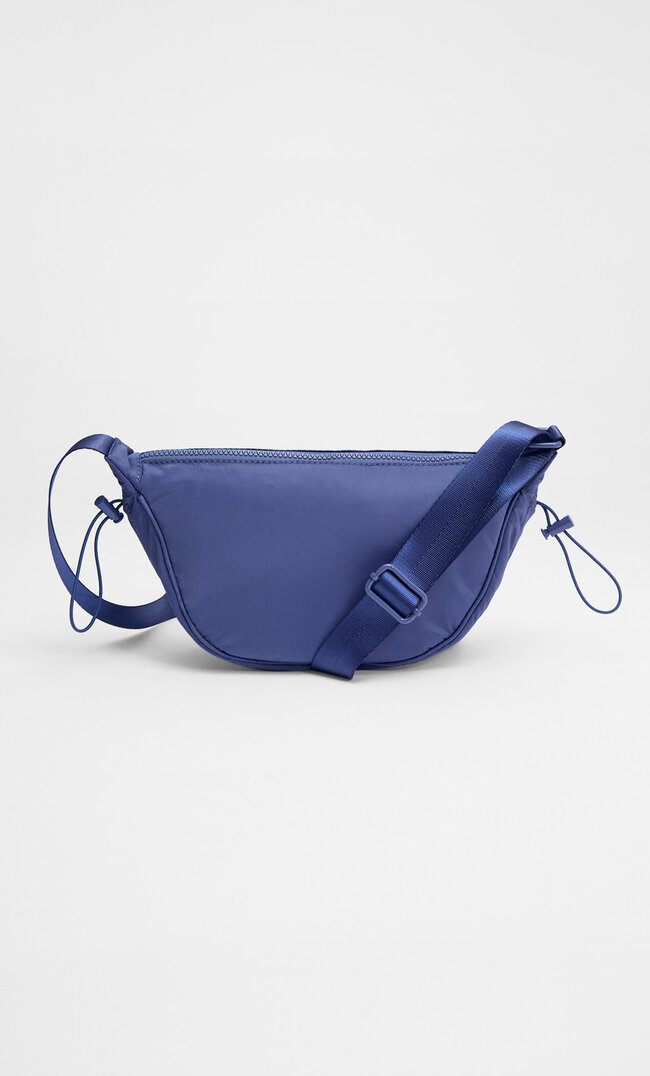 

Stradivarius Sportliche Stoff-Umhängetasche Himmelblau M