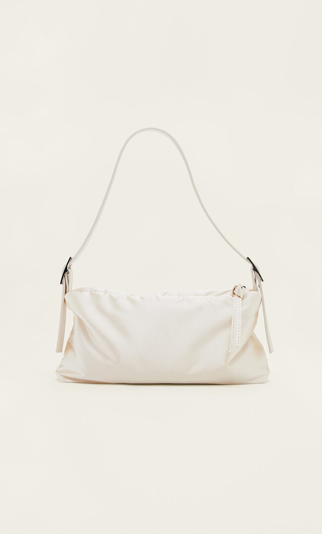 

Stradivarius Schultertasche Aus Satin Ecru M