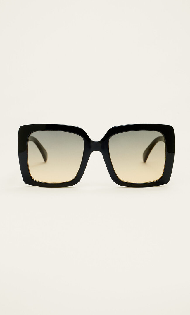 

Stradivarius Kastenförmige Sonnenbrille Mit Gläsern In Dégradé-Optik Schwarz M