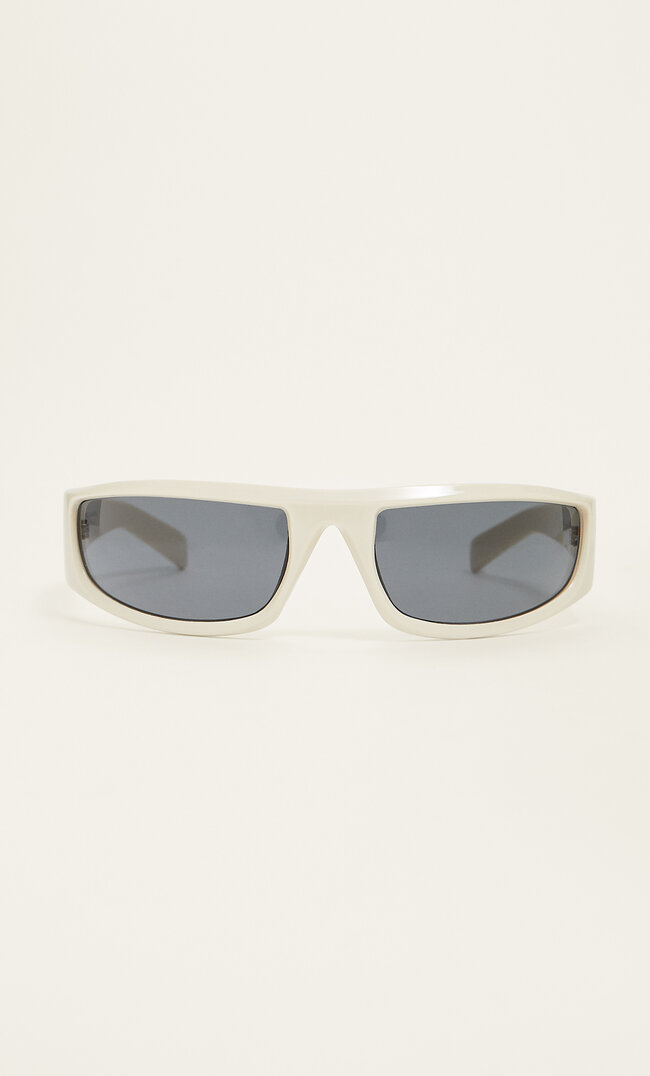 

Stradivarius Sportliche Sonnenbrille Mit Kunststoffgestell Ecru M