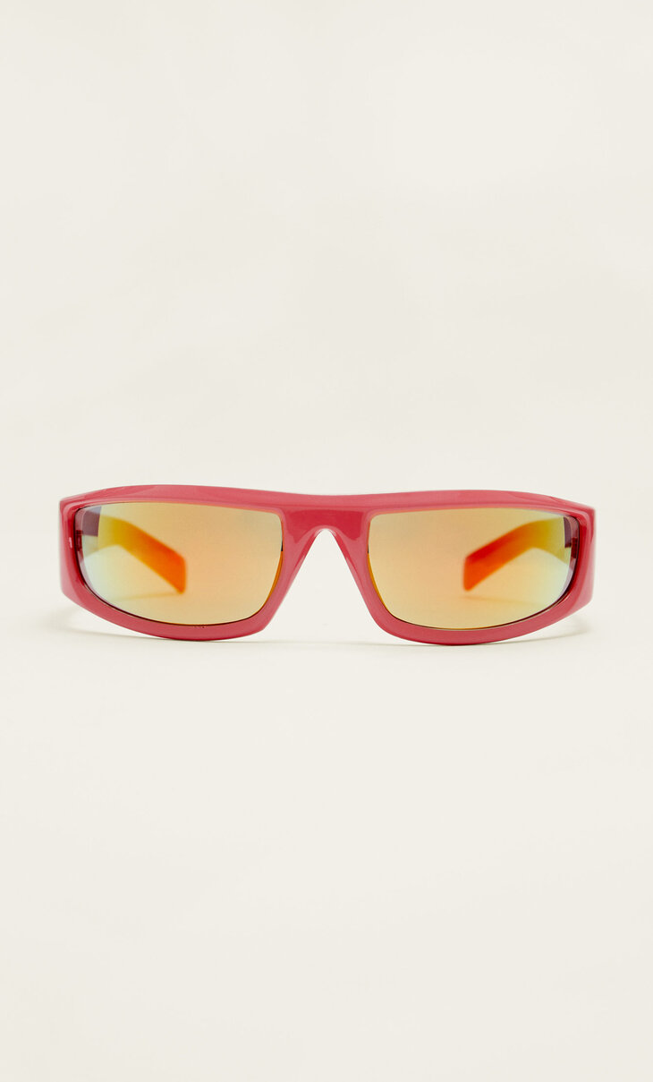 Sportiniai akiniai nuo saulės iš dervos