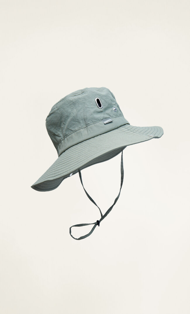 

Stradivarius Nylon-Bucket-Hat Mit Kordel Khaki 103