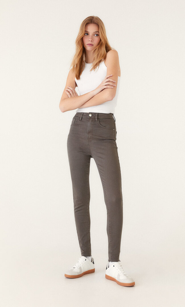 

Stradivarius Kolorowe jeansy z bardzo wysokim stanem Khaki 38