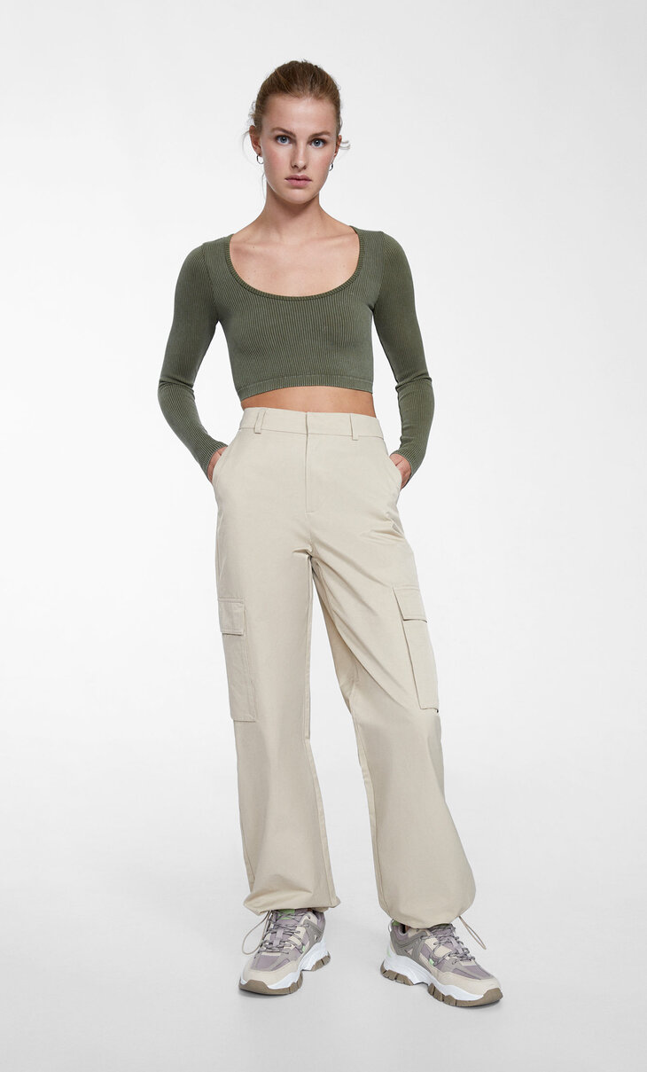 Cargo trousers with parachute hems