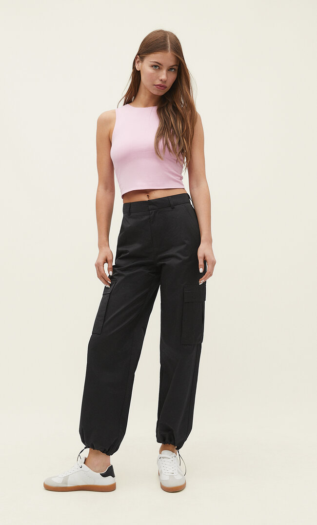 

Stradivarius Parachute-Cargohose Schwarz 40