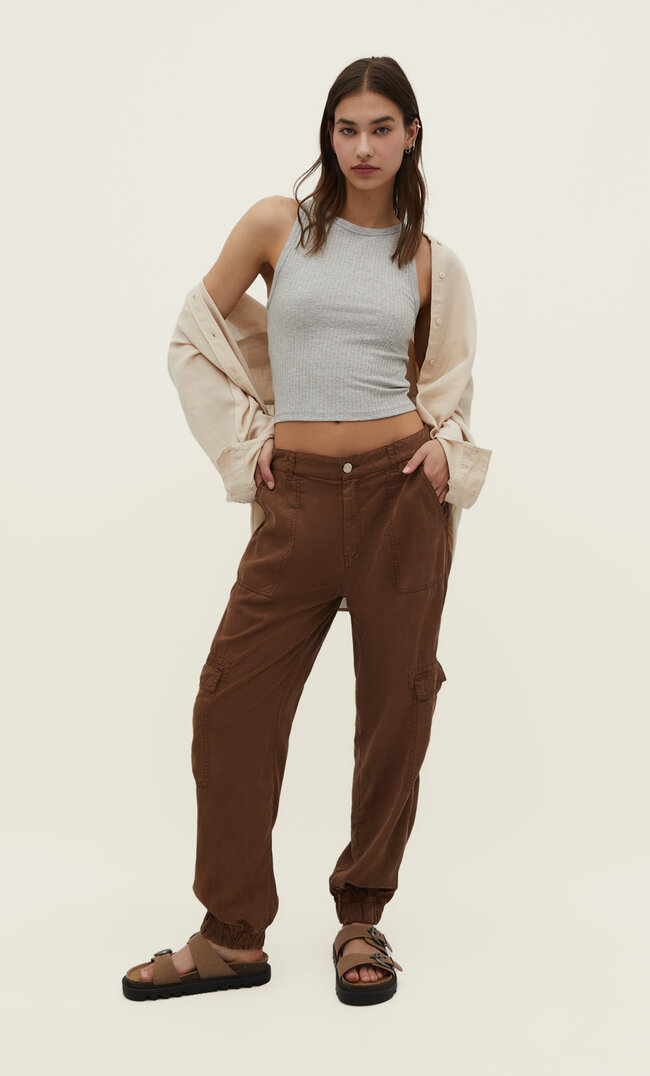 

Stradivarius Fließende Cargohose Braun M