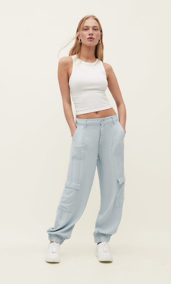 Stradivarius Fließende Cargohose Himmelblau M