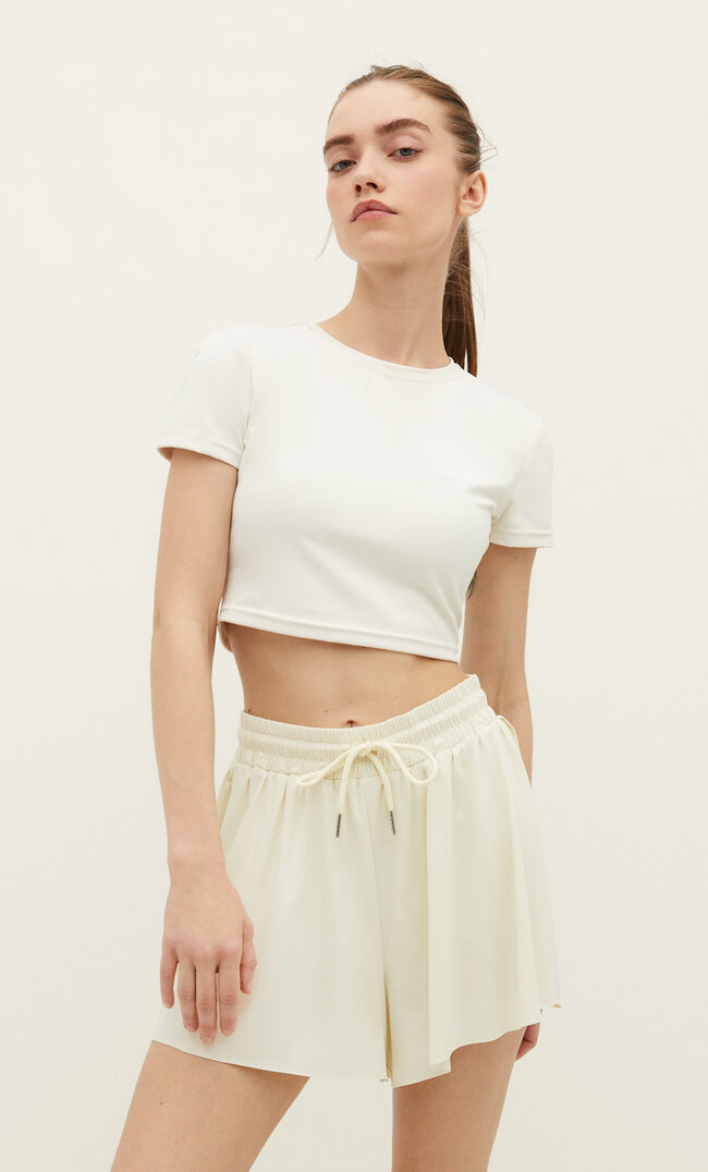 Stradivarius Fließende Sportshorts Ecru L
