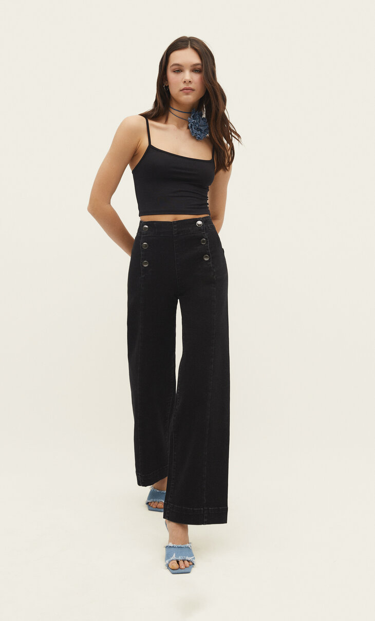 Full-length buttoned minimalist trousers