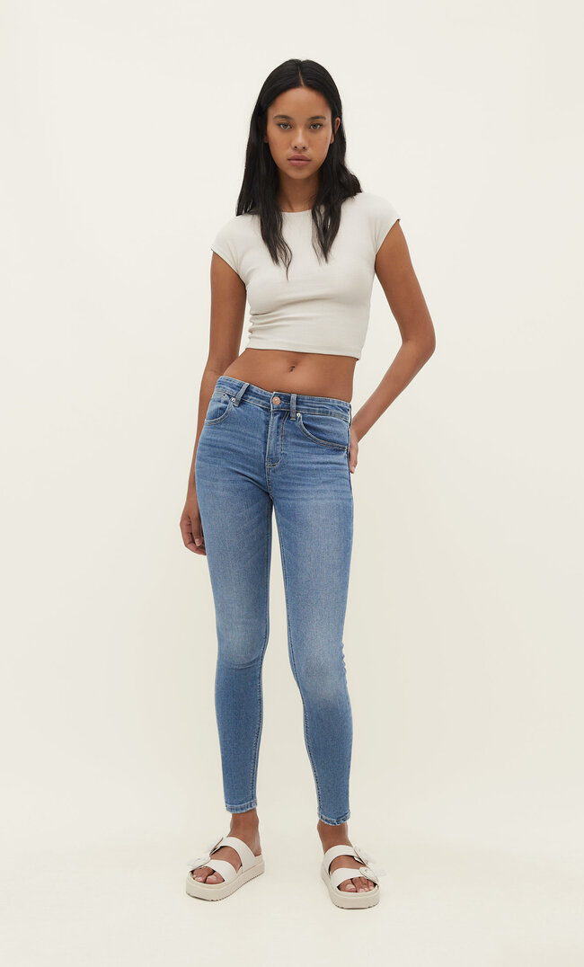 

Stradivarius Skinny-Jeans Mit Tiefem Bund Medium Light Blue Denim 44