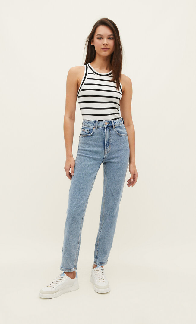

Stradivarius Mom-Jeans Im Slim-Fit Gebleichtes Denim 40
