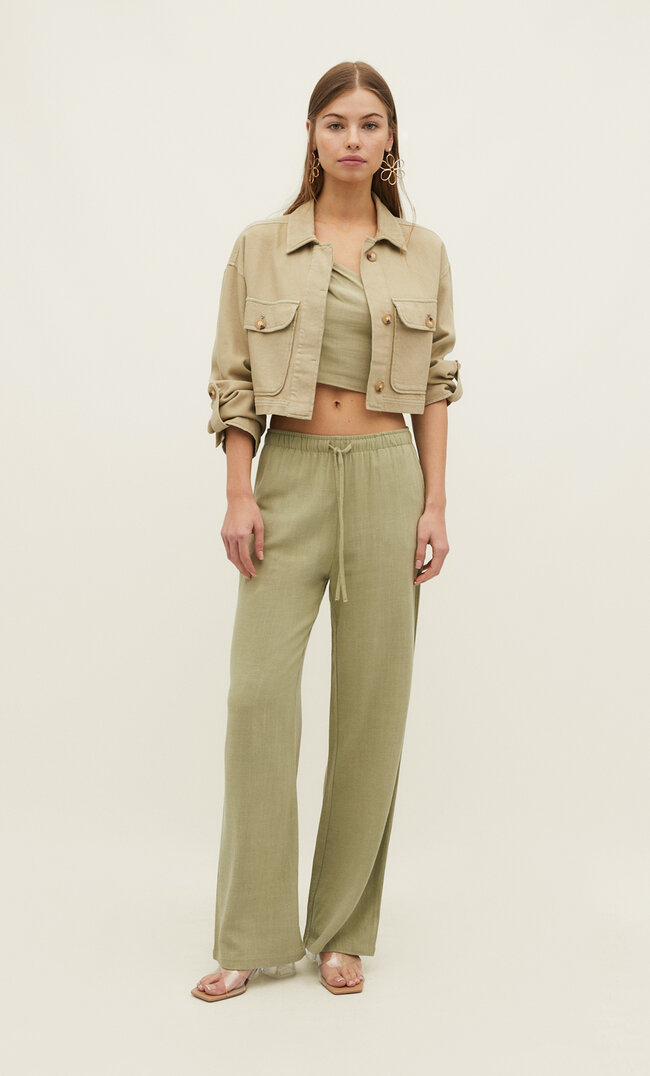 

Stradivarius Rustikale Cropped-Jacke aus Twill Khaki XS
