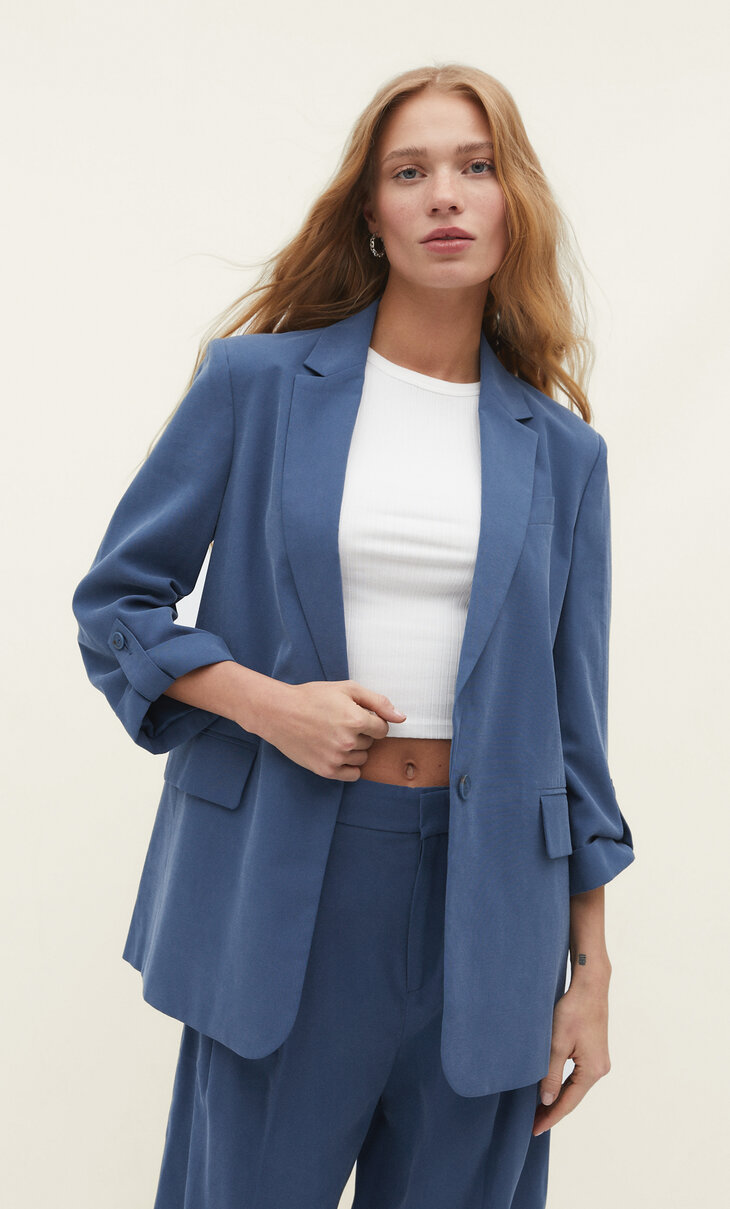 Flowing straight fit blazer