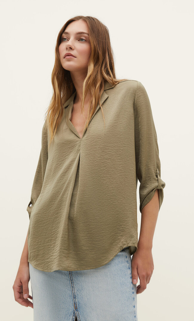 

Stradivarius Satinbluse mit Reverskragen Khaki XL