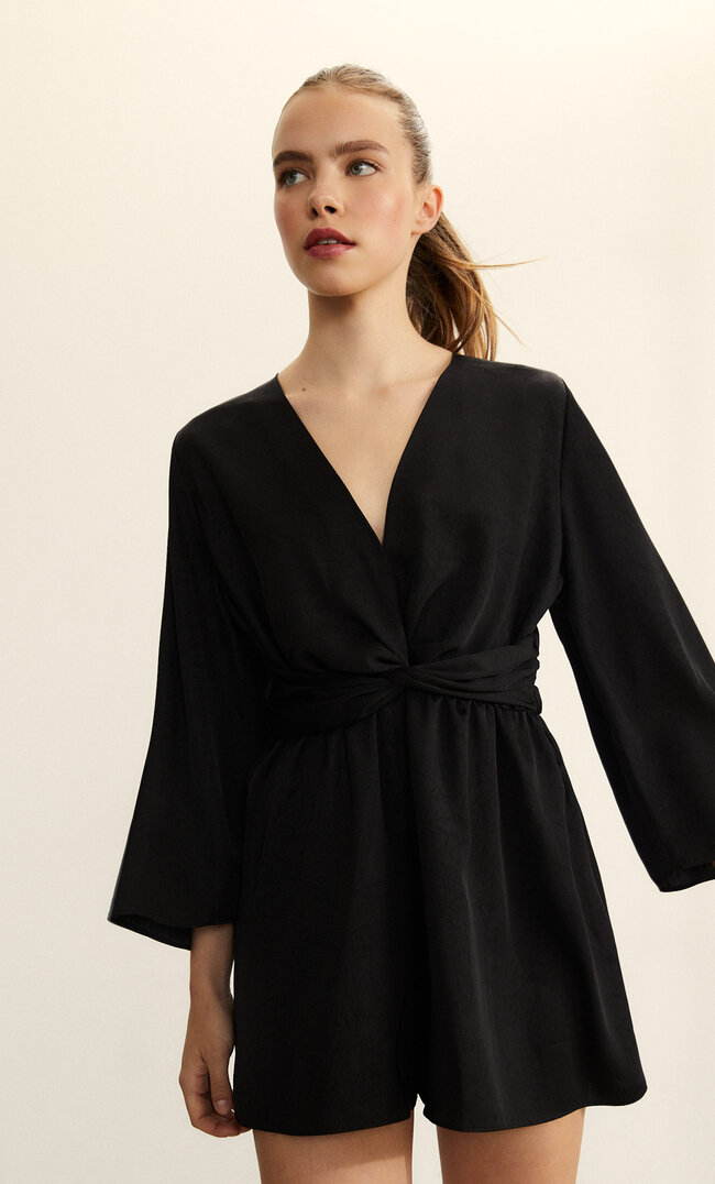 Stradivarius Kurzer Jumpsuit aus Satin mit Textur Schwarz XS