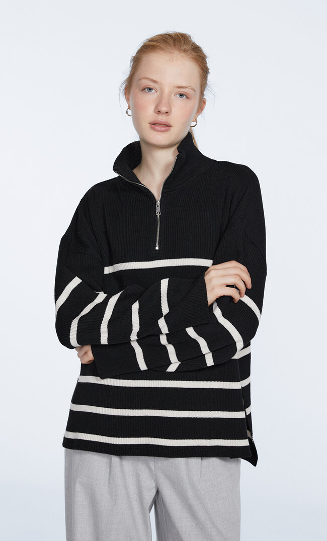 

Stradivarius Gestreiftes Shirt mit Reißverschlusskragen XL