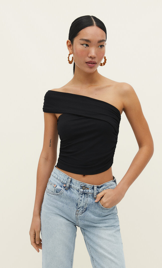 

Stradivarius Asymetryczny top z odkrytymi ramionami Czarny XS