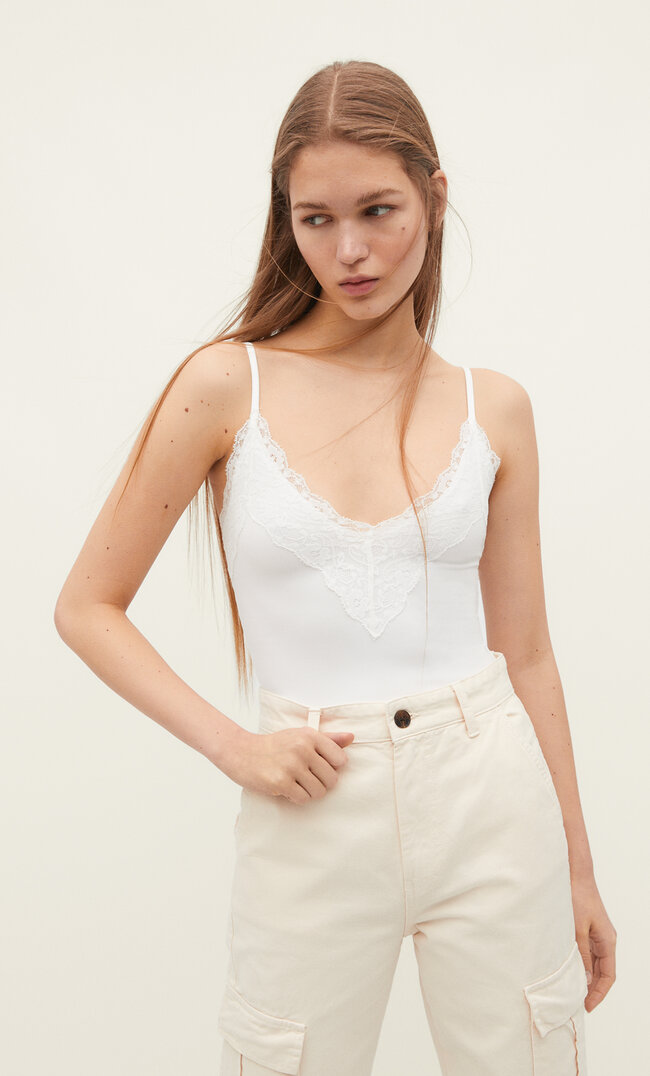 

Stradivarius Body na ramiączkach z koronkowym wykończeniem Ecru XS