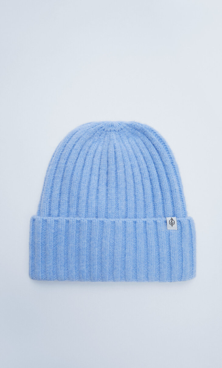 Wide-ribbed beanie