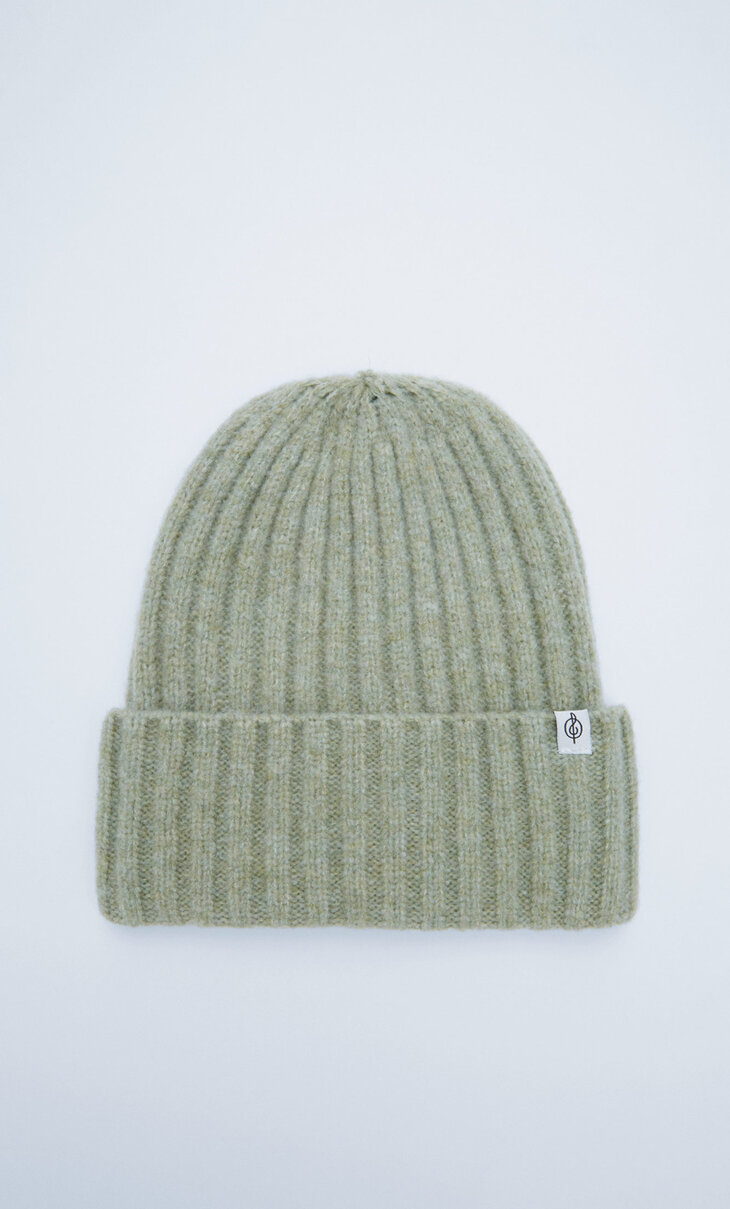 Wide-ribbed beanie