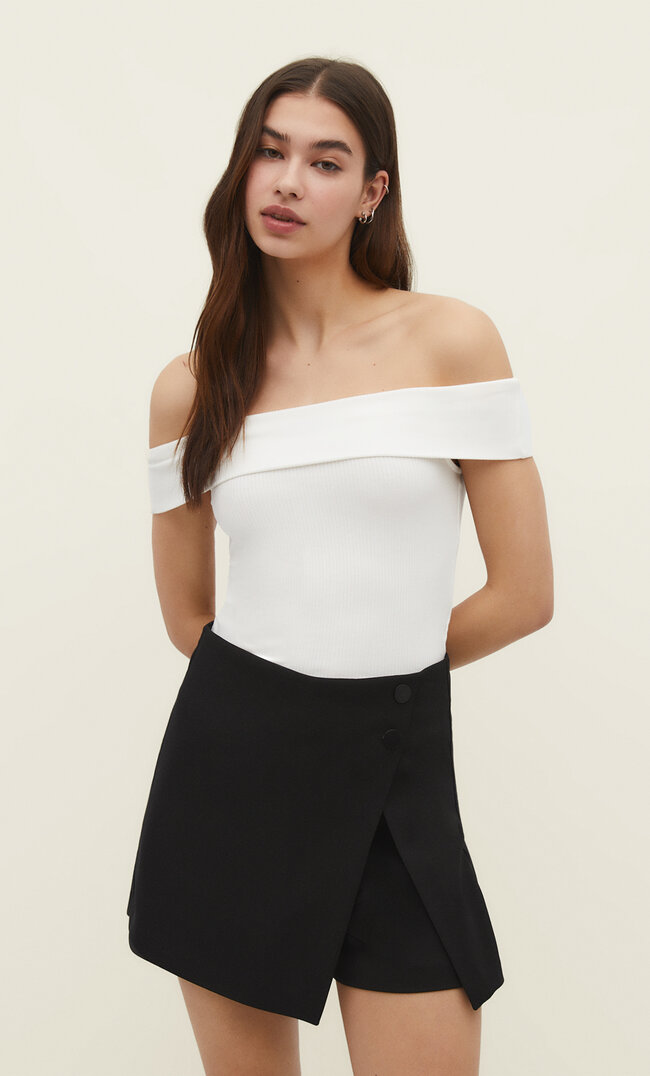 

Stradivarius Rock Im Skort-Stil In Wickeloptik Schwarz 34