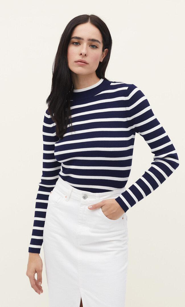 

Stradivarius Pullover mit halbhohem Rollkragen und abgerundetem Saum Marineblau S