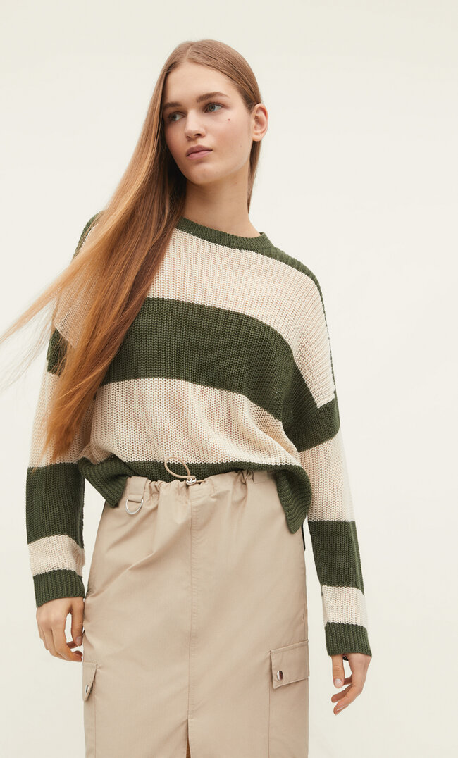 

Stradivarius Basic-Pullover mit Streifen Grün M
