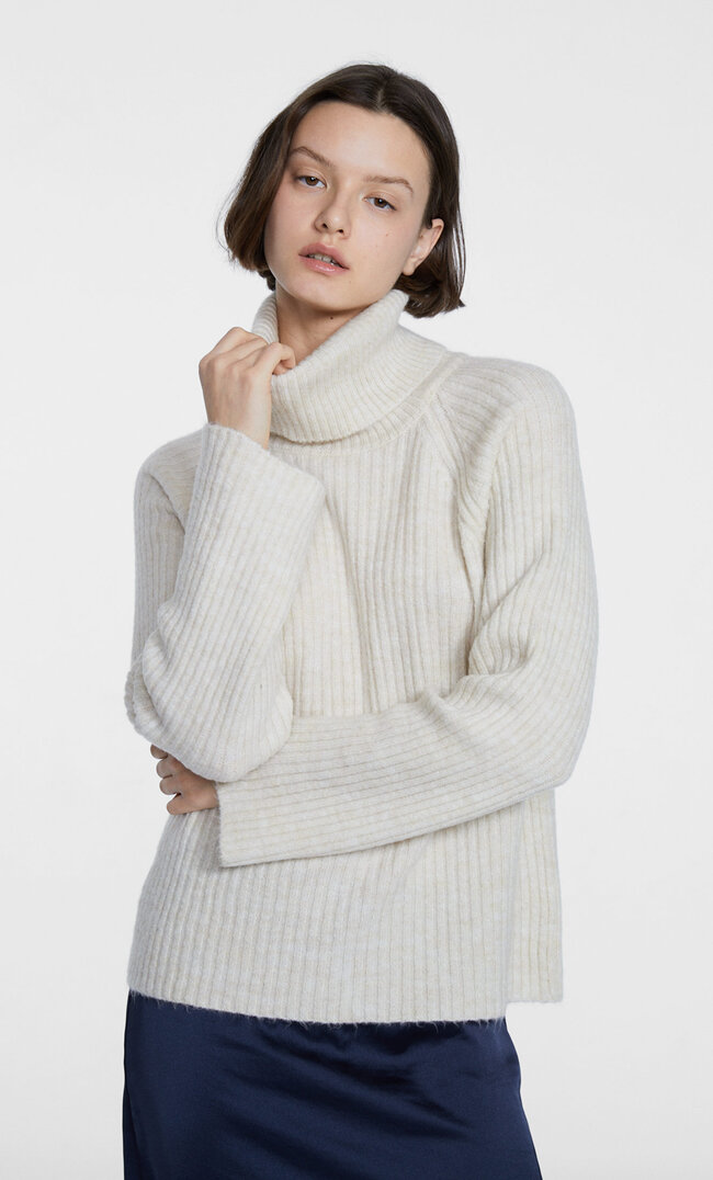 

Stradivarius Strickpullover mit Rollkragen und Patentmuster Vanille L