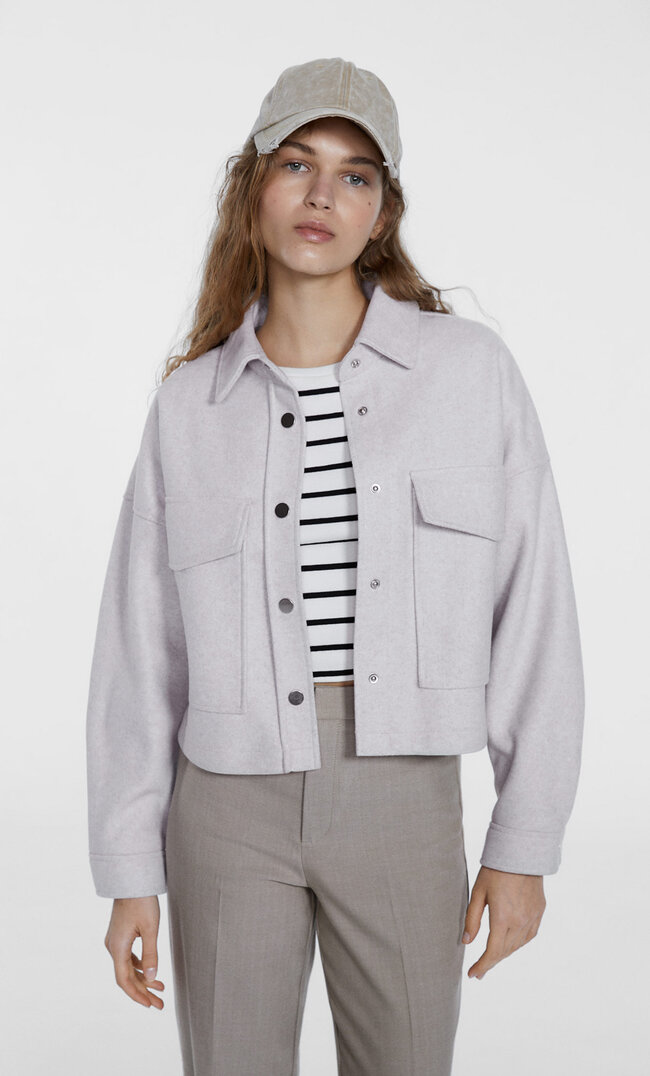

Stradivarius Cropped Hemdjacke mit aufgerautem Strickmuster Ecru L