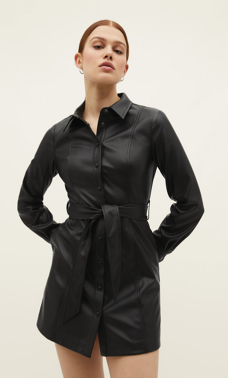 Robe chemise en similicuir - Mode femme | Stradivarius France