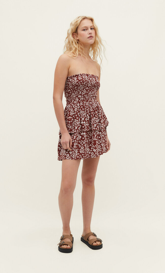 

Stradivarius Kurzes Bandeau-Kleid mit Gummizug Braun S