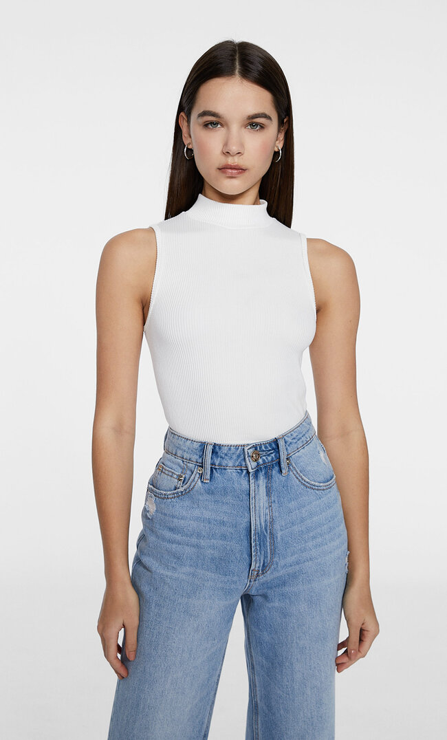 

Stradivarius Nahtloses Shirt Mit Geripptem Stehkragen Ecru Xxs